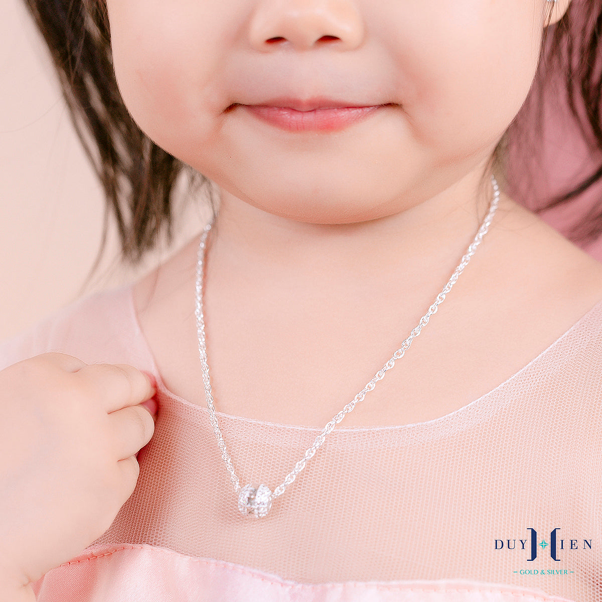 JUELHAUS Sterling Silver Necklace Gift for Daughter S990 Pure Round 8-Cup Ball Pendant with Beautiful Small Stone