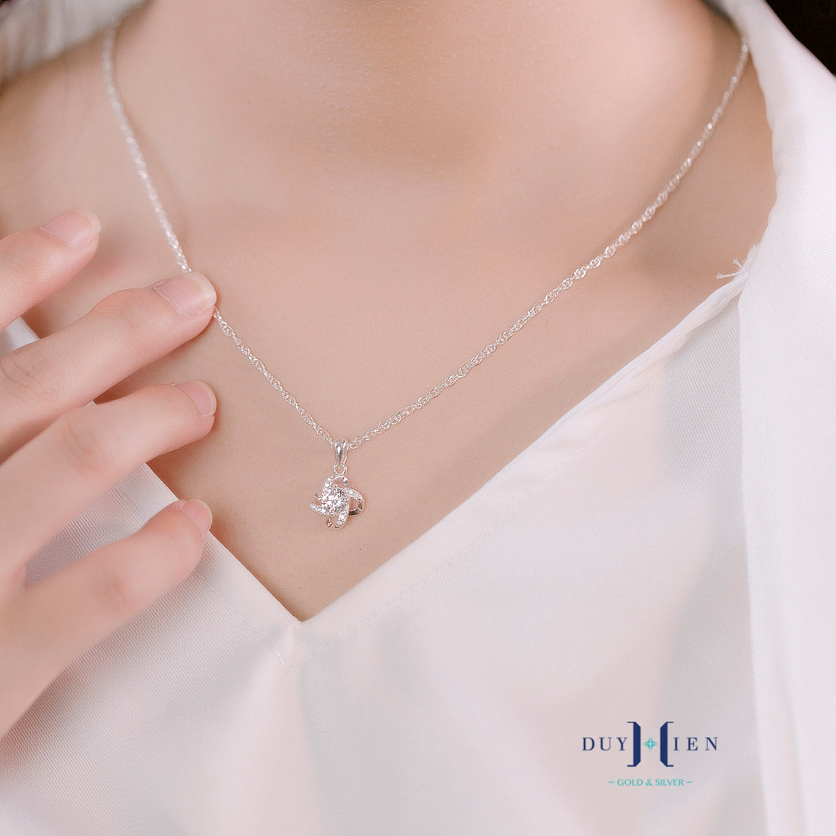JUELHAUS Silver Necklace Gift for Sisters S990 Pure Love Knot Small and Beautiful Meaningful Eye-catching Modern Youthful Design