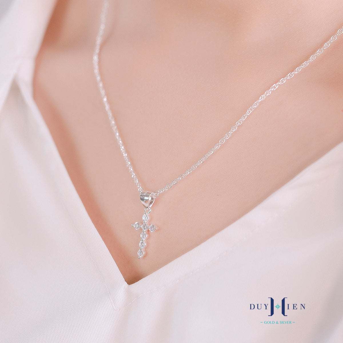 JUELHAUS Silver Pendant Gift for girlfriend Pure S990 Simple Cross Shape Consisting of 7 Stones 2.5 Cups Tied Together Delicately