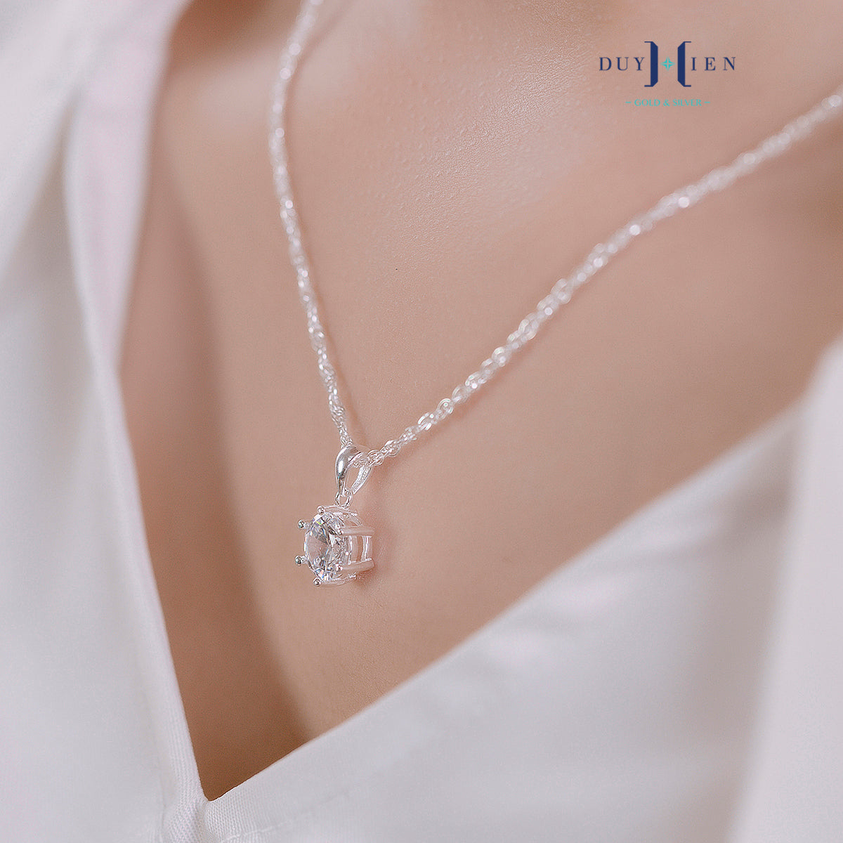 JUELHAUS Silver Pendant Pure S990 Single Stone Simple Sparkling