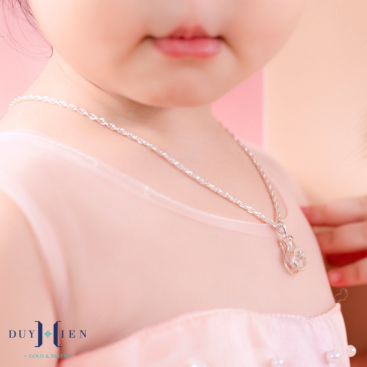 JUELHAUS Silver Necklace Gift for sisters S990 Pure 3D Swan Shape with 3 Stones in Brilliant Movement