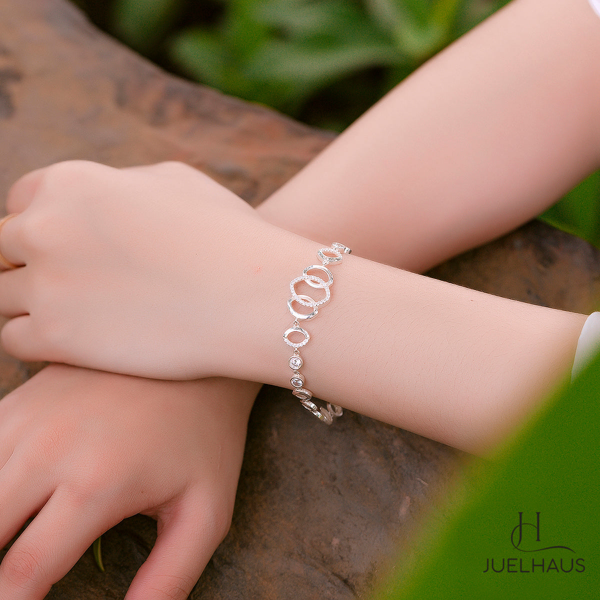 JUELHAUS Women's Silver Bracelet with 3 Interlocking Circles, Luxurious and Outstanding