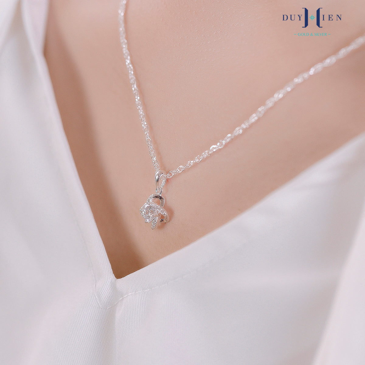 JUELHAUS Silver Necklace Gift for Sisters S990 Pure Love Knot Small and Beautiful Meaningful Eye-catching Modern Youthful Design
