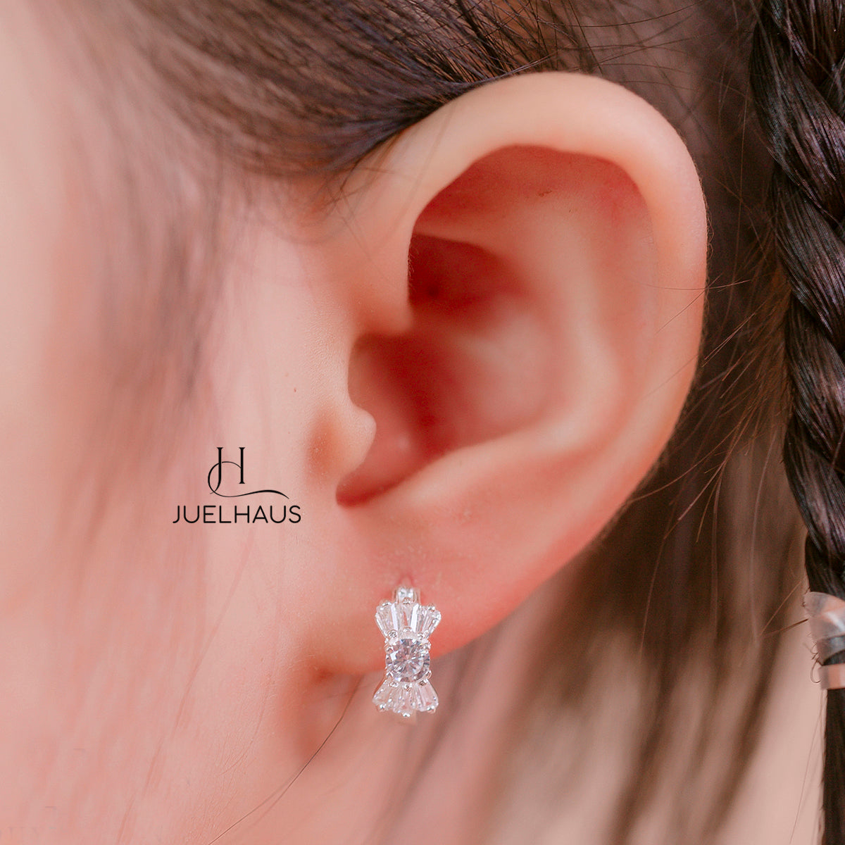 JUELHAUS Silver Earrings for Babies in Round Bow Shape with 2 Excellently Beautiful Crystal Shapes