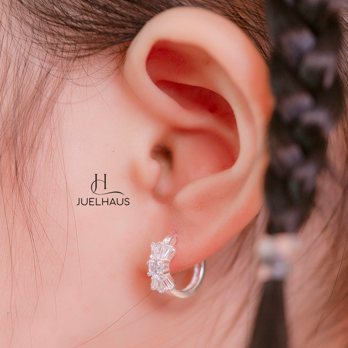 JUELHAUS Silver Earrings for Babies in Round Bow Shape with 2 Excellently Beautiful Crystal Shapes